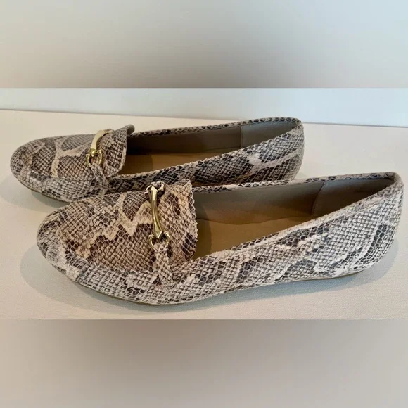 Rialto Women's Snake Print Leather Loafers with Gold Accent Size 9.5 - Picture 2 of 7